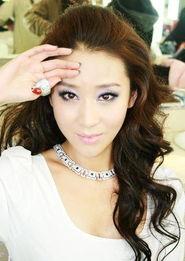 锥子脸图片女明星,揭秘女明星的精致轮廓美学